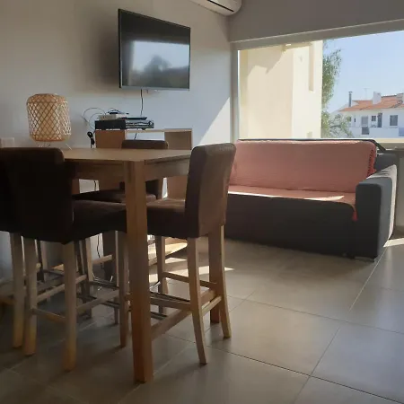 Small Sunny Apt Nica 10 Min Walking Oura Beach * Albufeira